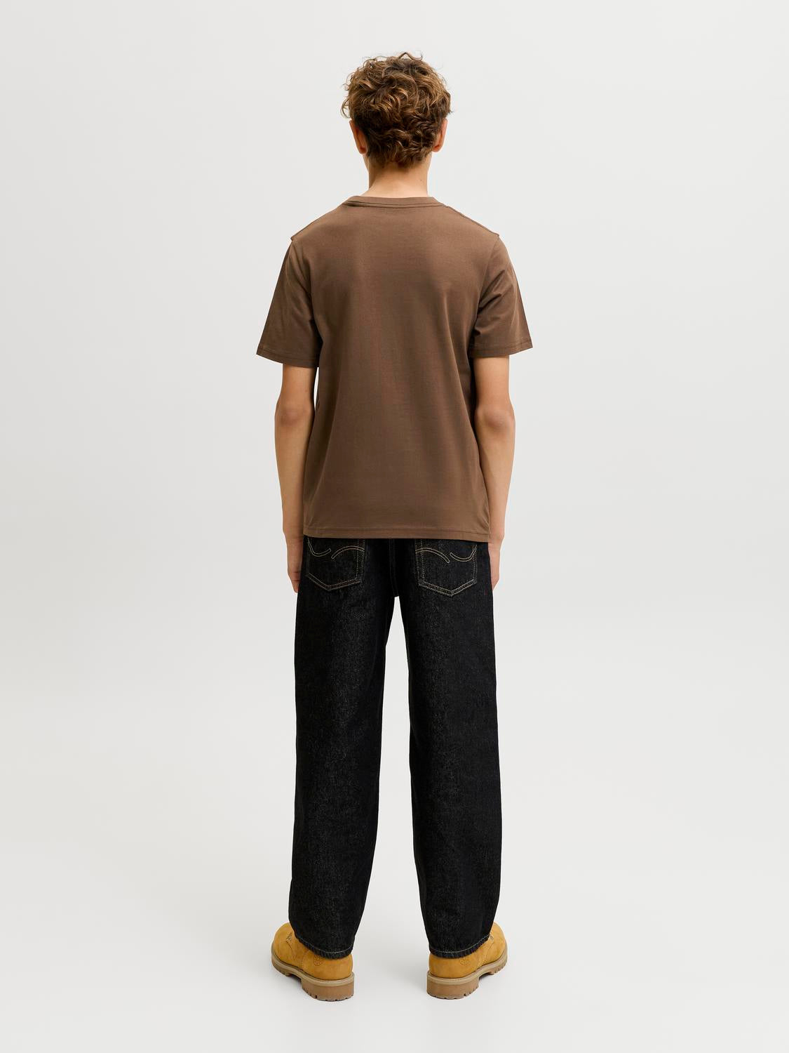 model_shot-back